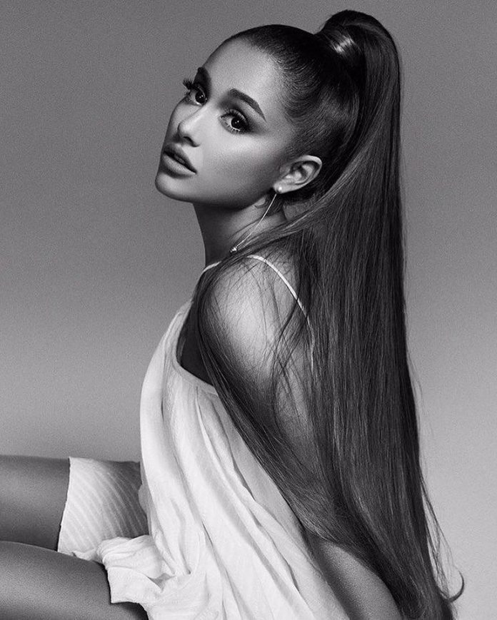 ArianaGrande Web