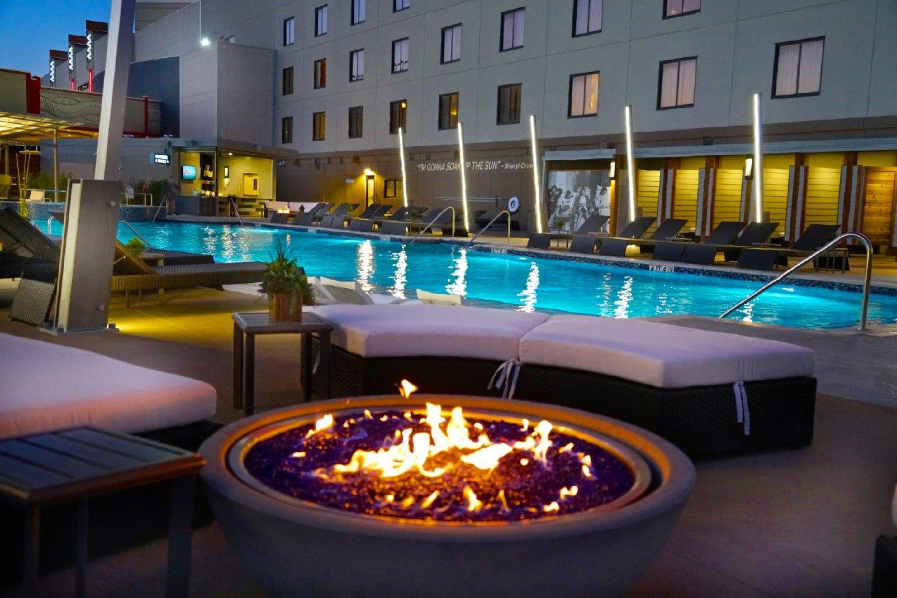 high res pool evening 2880 2